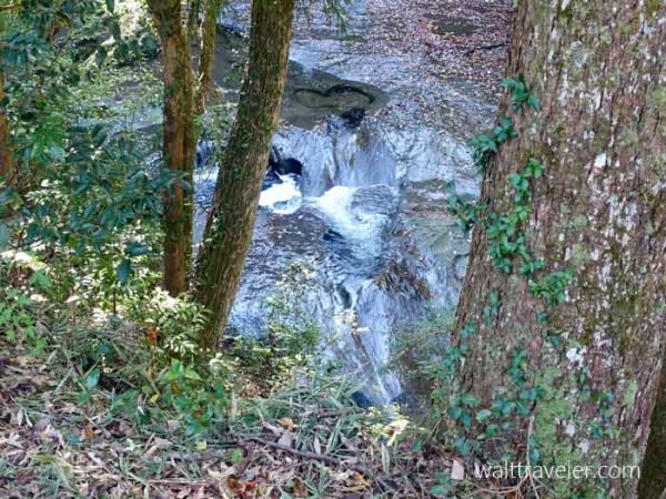 清水渓流広場　濃溝の滝　亀岩の洞窟
